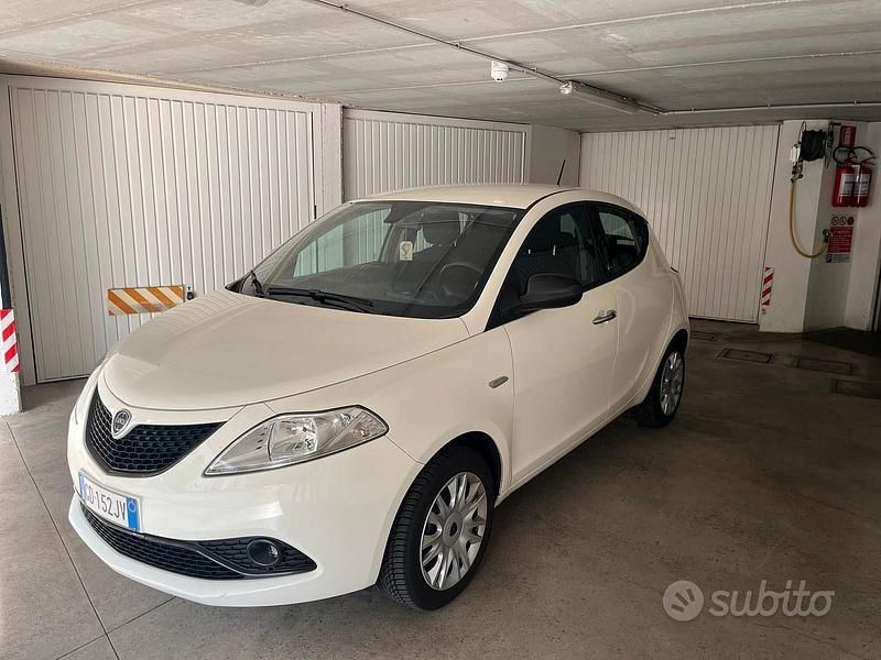 Usata Lancia Ypsilon 69 CV (50 kW) 2020 Bianco Utilitaria