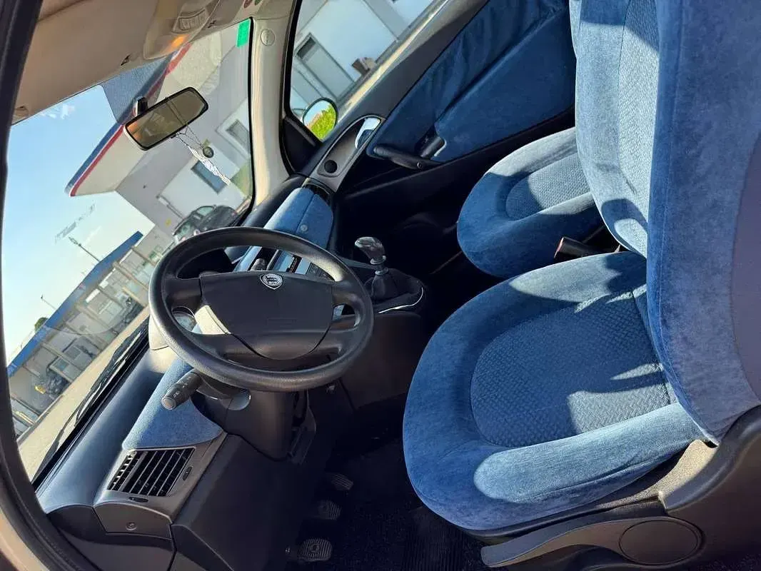 Usata Lancia Ypsilon 60 CV (44 kW) 2004 Beige Utilitaria