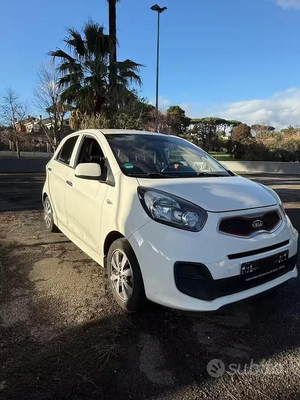 Begagnad Kia Picanto 67 HK (49 kW) 2015 Vit Halvkombi