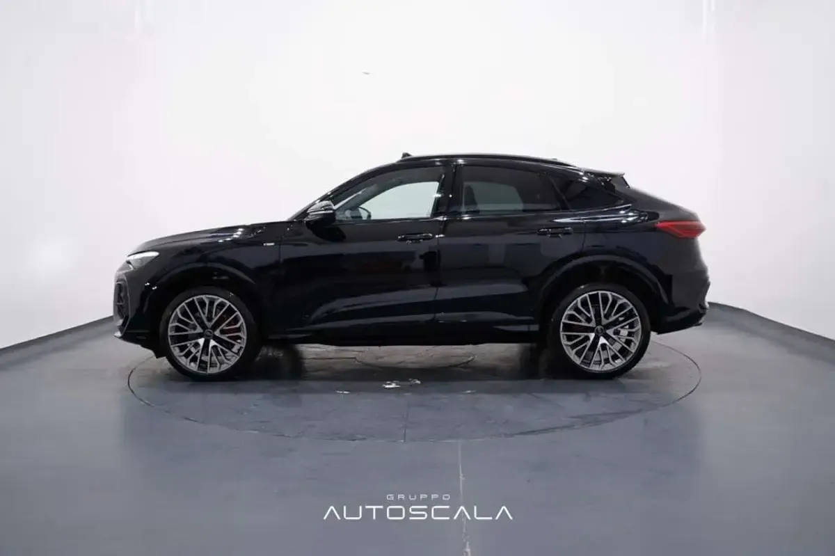Nuova Audi Q5 S-Line 204 CV (150 kW) 2026 Nero mytos metallizzato SUV