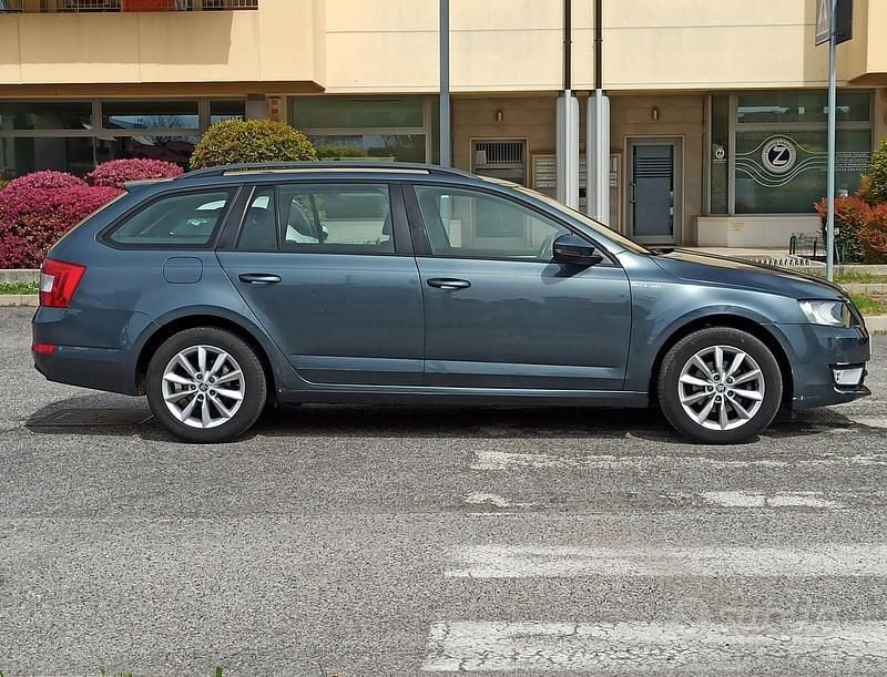 Usata Skoda Octavia Ambition 105 CV (77 kW) 2015 Grigio Utilitaria