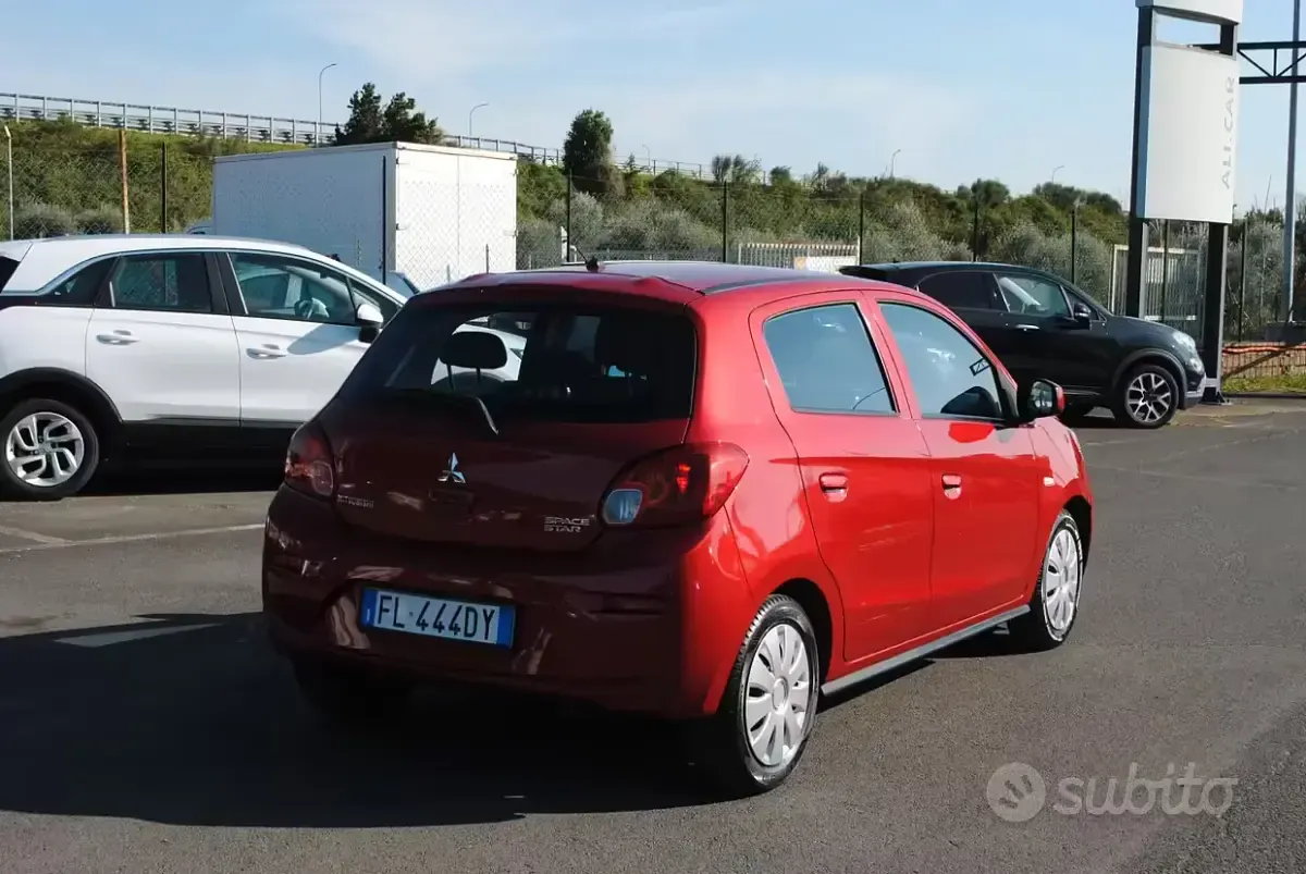 Usata Mitsubishi Space Star Invite 71 CV (52 kW) 2017 Rosso Utilitaria