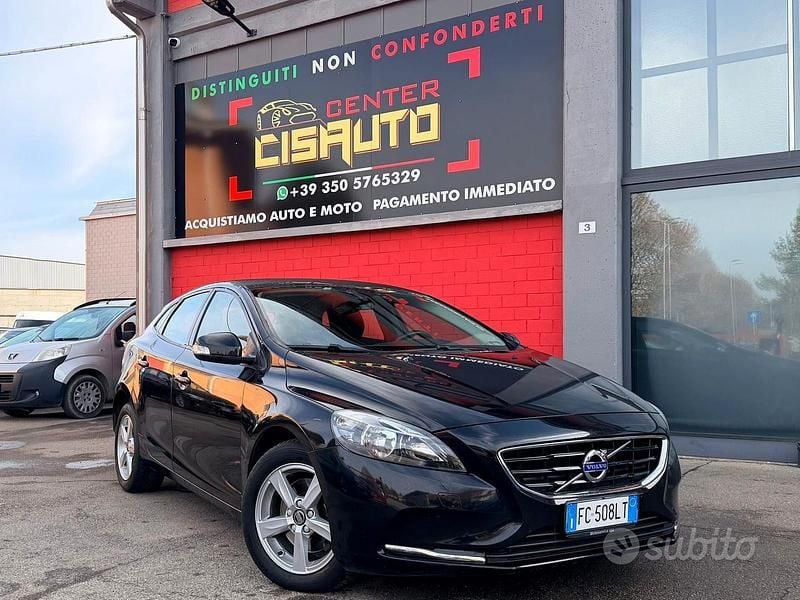 Usata Volvo V40 Momentum 120 CV (88 kW) 2016 Nero Berlina