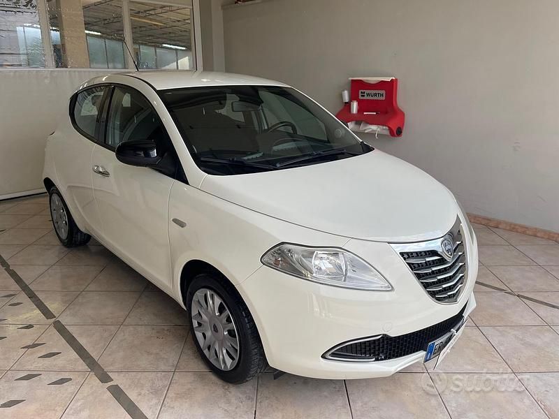 Usata Lancia Ypsilon Gold 69 CV (50 kW) 2013 Bianco Utilitaria