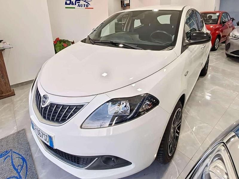Usata Lancia Ypsilon Gold 69 CV (50 kW) 2021 Bianco Utilitaria