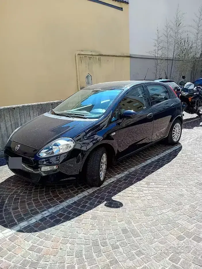 Usata Fiat Grande Punto 69 CV (50 kW) 2016 Bluazzurro Utilitaria