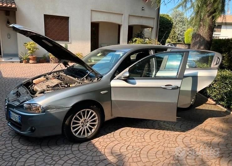 Usata Alfa Romeo 147 2000 Grigio Utilitaria