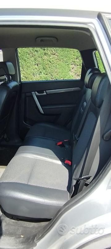 Usata Chevrolet Captiva 150 CV (110 kW) 2011 Grigio SUV
