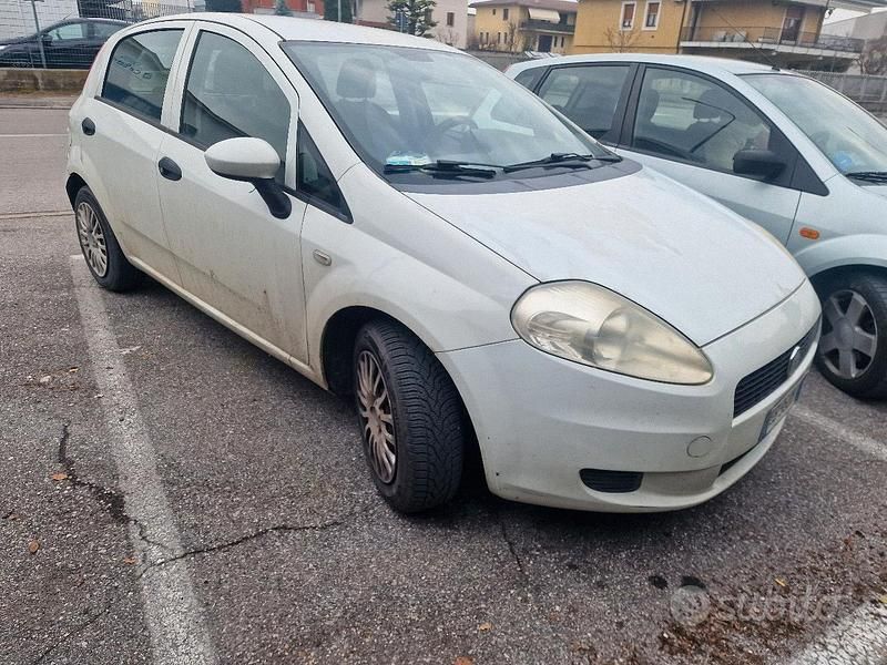 Usata Fiat Grande Punto 75 CV (55 kW) 2010 Bianco Utilitaria