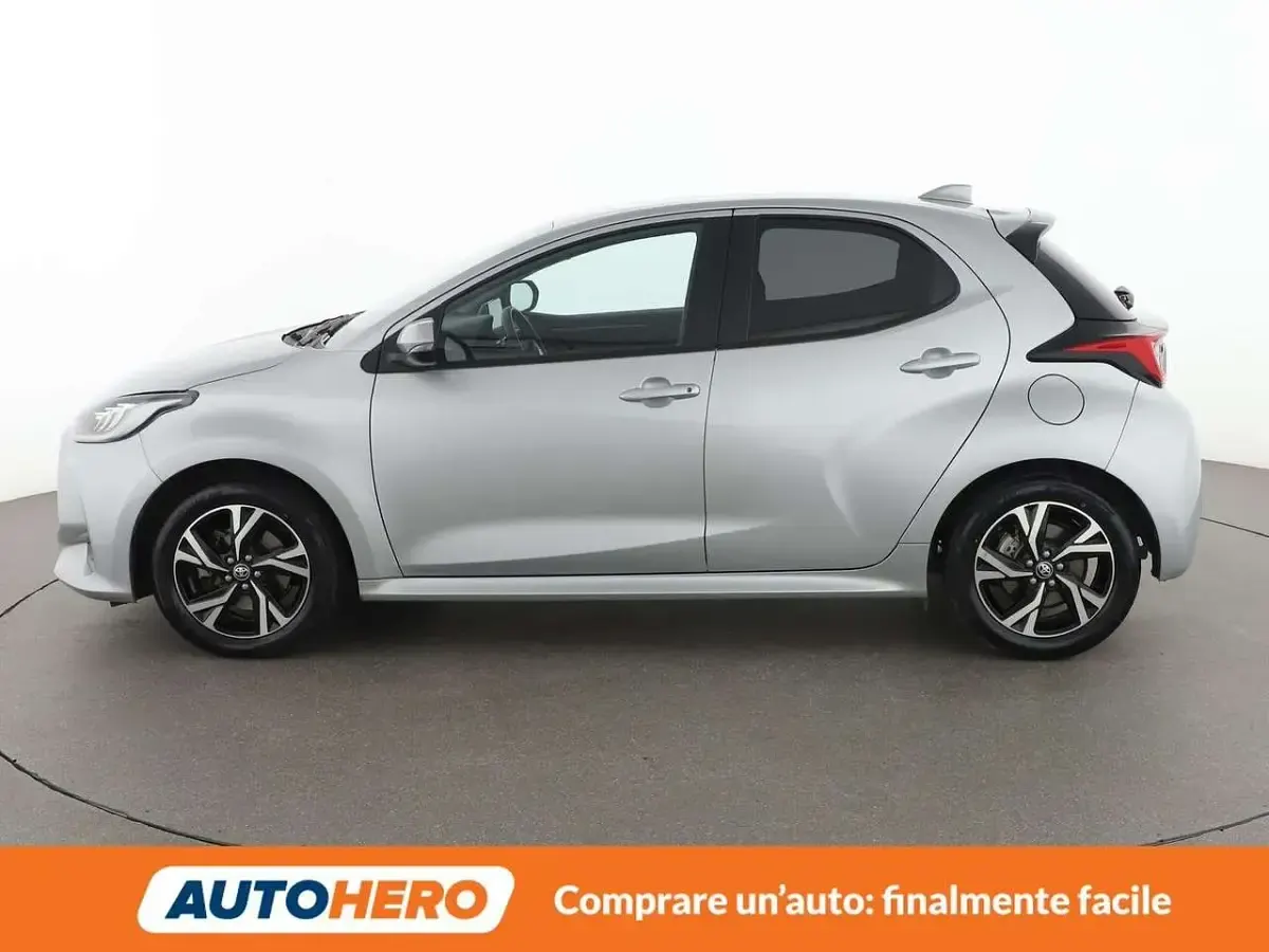 Usata Toyota Yaris Trend 92 CV (67 kW) 2024 Argento Utilitaria