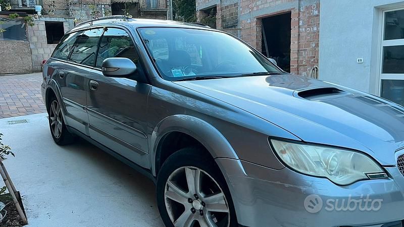 Grigio Usata 2008 Subaru Outback SUV | 2000 € - Immagine 1/4