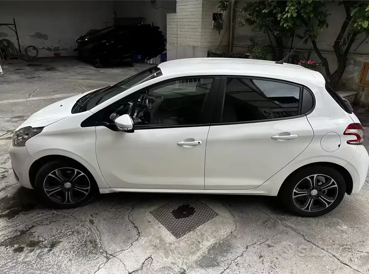 Usata Peugeot 208 102 CV (75 kW) 2020 Bianco Utilitaria