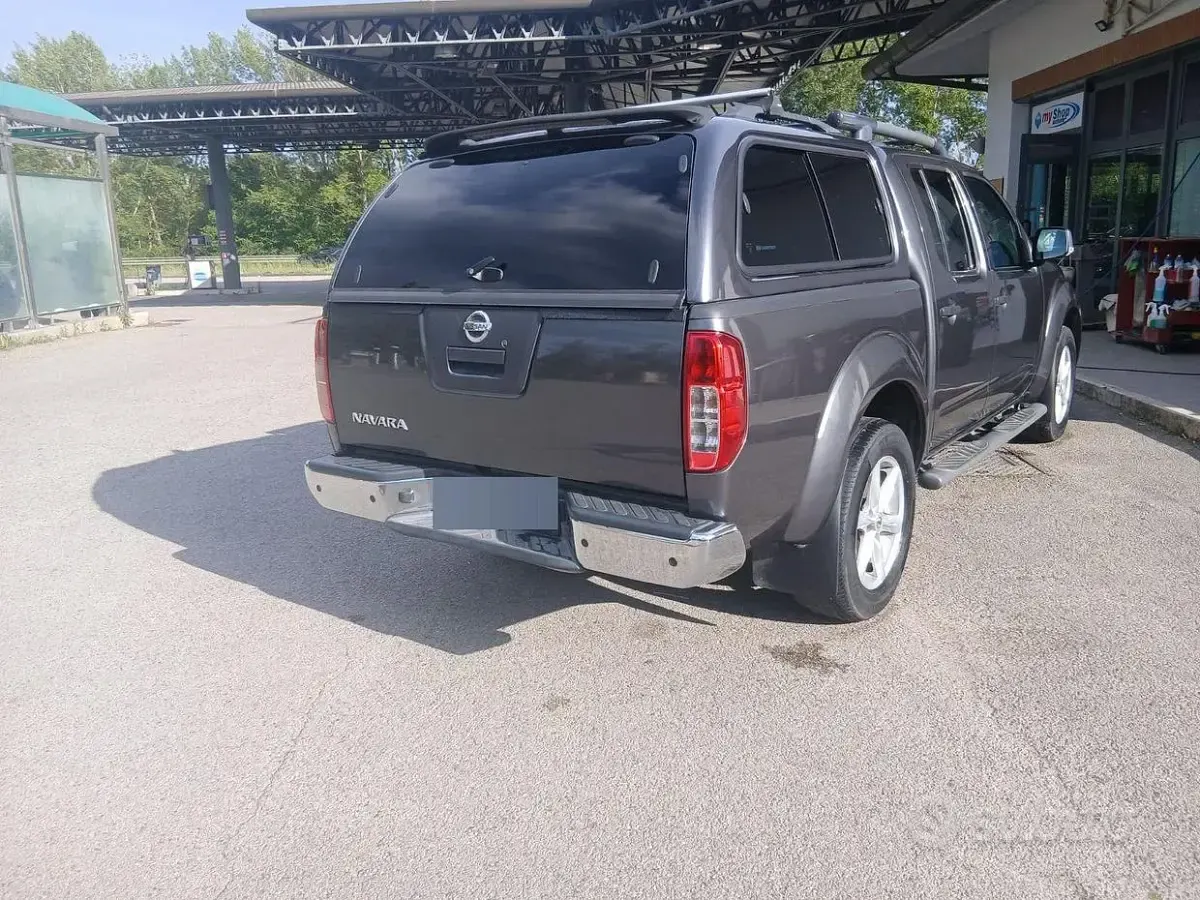 Usata Nissan Navara 190 CV (139 kW) 2011 Grigio Pick-up