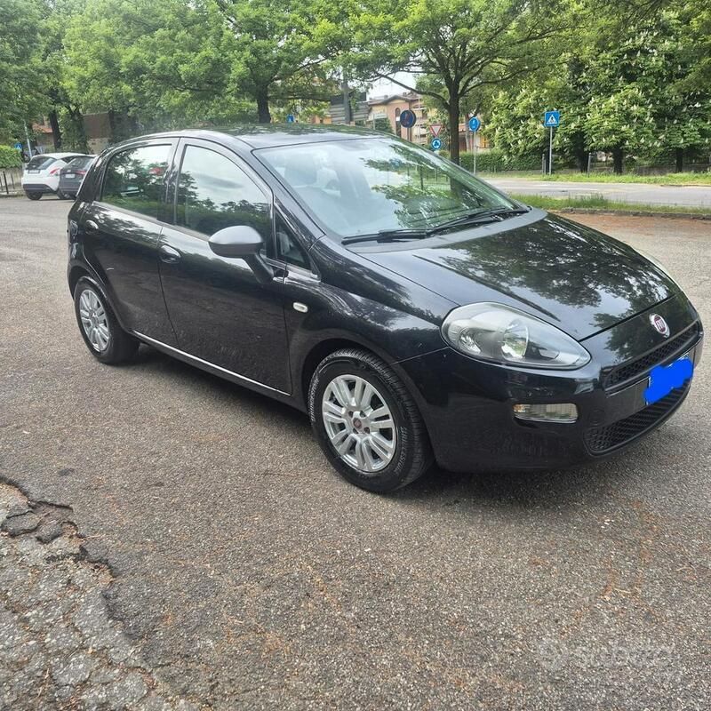 Usata Fiat Punto 95 CV (69 kW) 2012 Nero Utilitaria