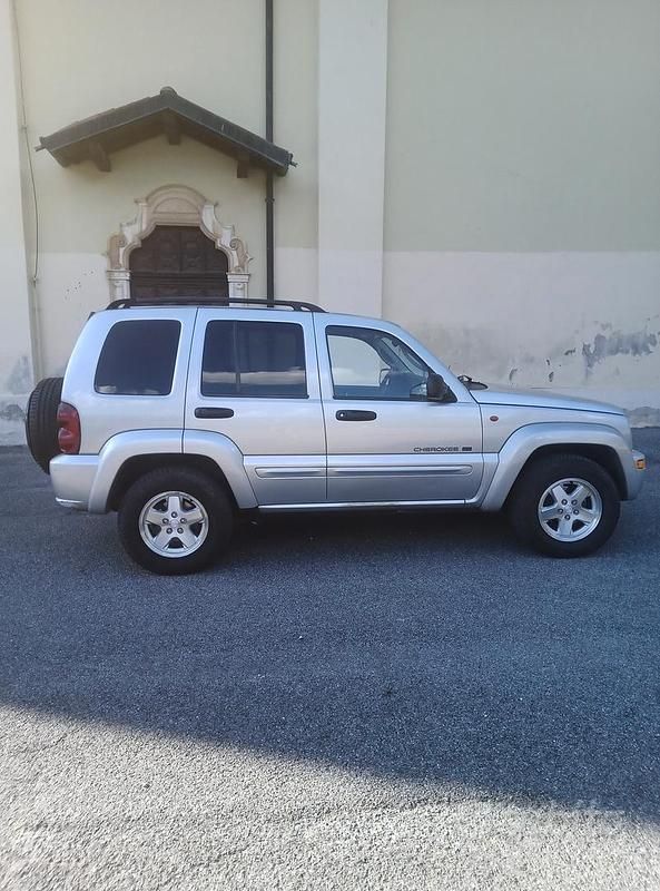 Usata Jeep Cherokee 143 CV (105 kW) 2003 Grigio SUV