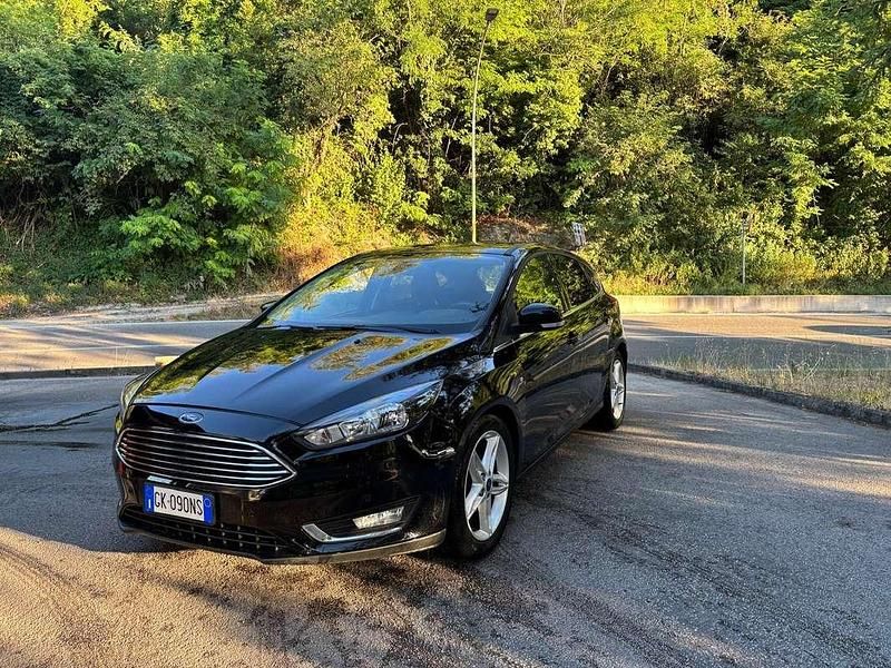 Usata Ford Focus 120 CV (88 kW) 2015 Nero Berlina