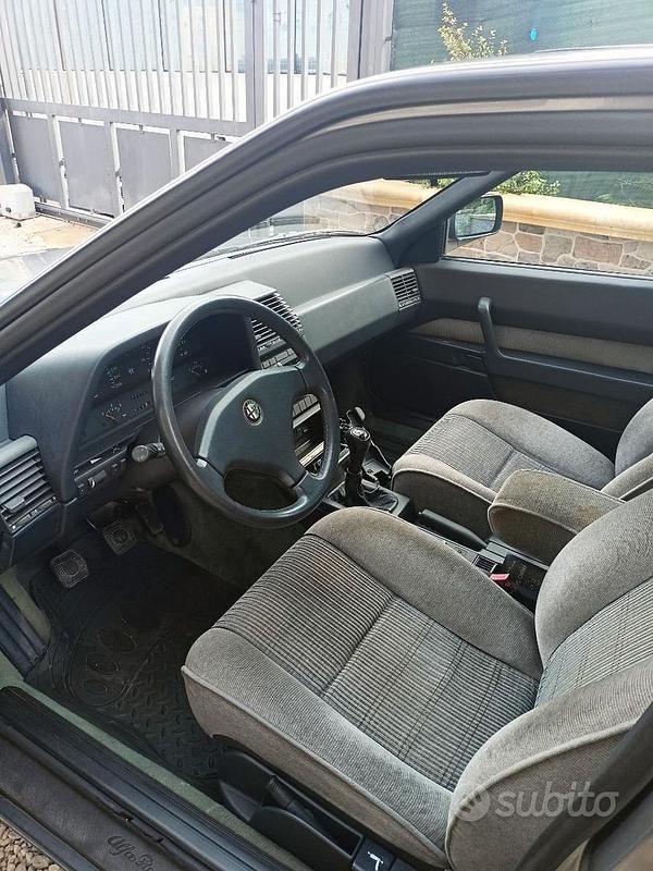 Usata Alfa Romeo 164 207 CV (152 kW) 1991 Grigio Berlina