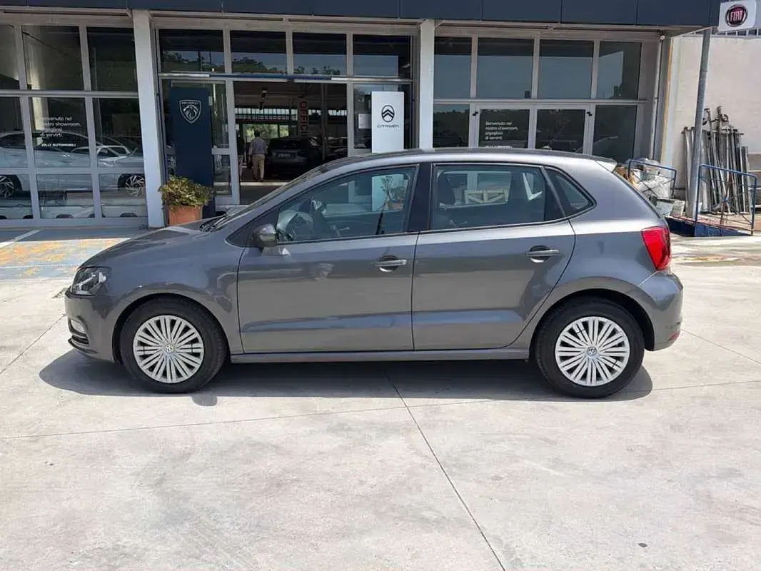 Usata VW Polo Comfortline 75 CV (55 kW) 2017 Grigio Berlina