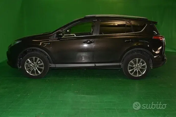 Usata Toyota RAV4 Lounge 154 CV (113 kW) 2017 Nero SUV