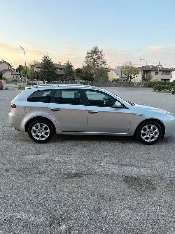Usata Alfa Romeo 159 136 CV (100 kW) 2011 Grigio Station wagon
