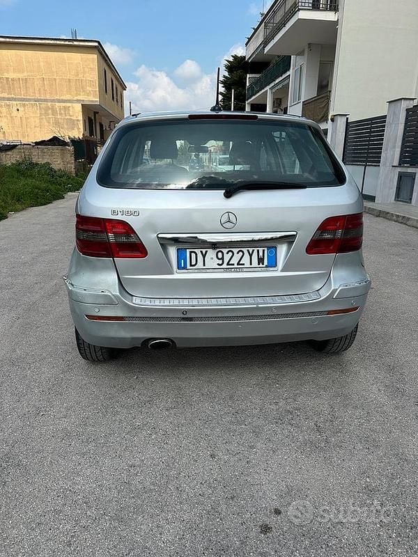 Usata Mercedes B180 116 CV (85 kW) 2009 Grigio Monovolume