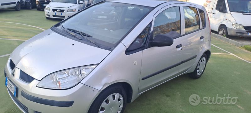 Argento Usata 2007 Mitsubishi Colt Invite Tre volumi | 3400 € (Molto cara) - Immagine 1/4