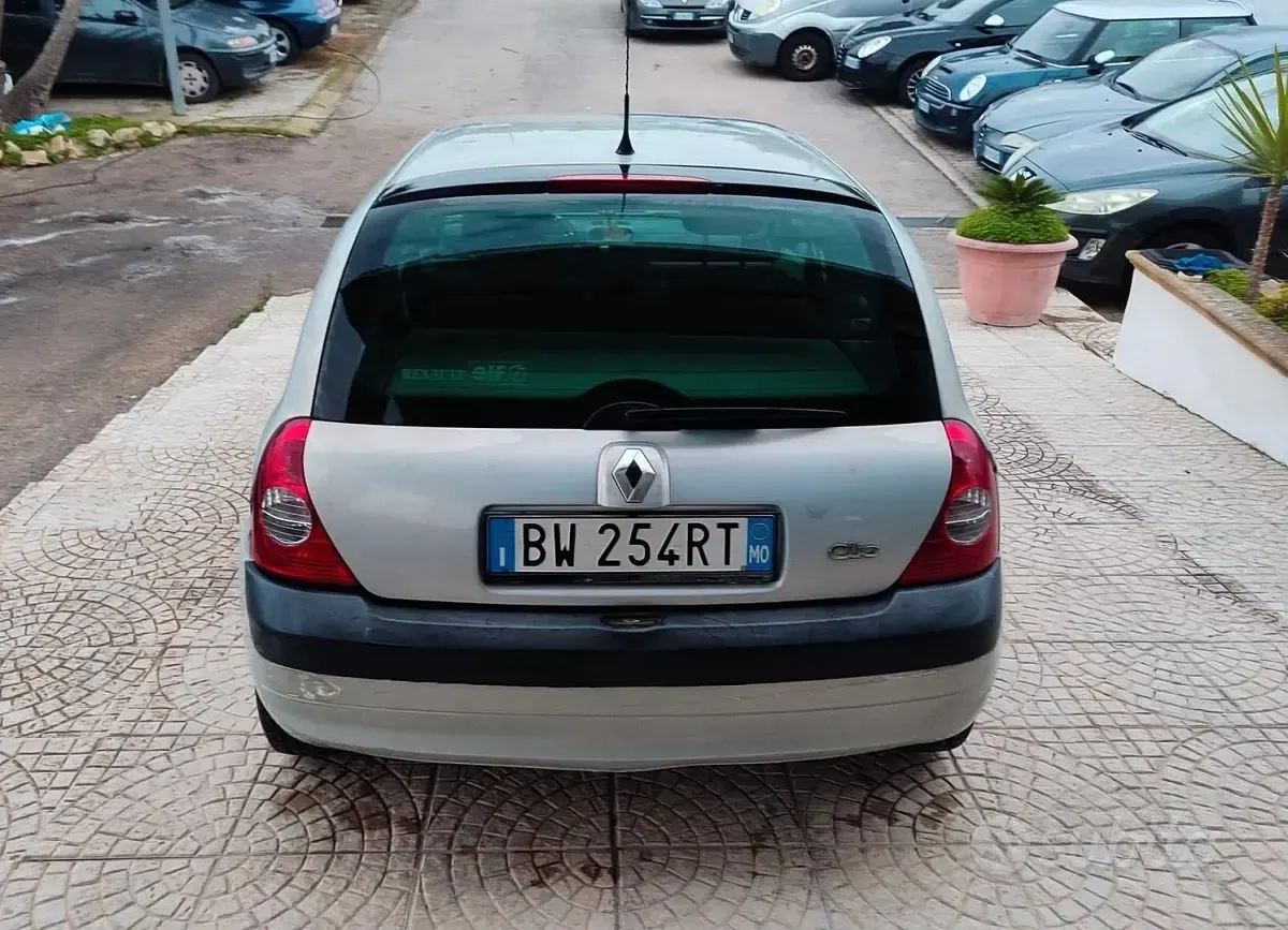 Brugt Renault Clio II Dynamique 75 HK (55 kW) 2002 Blå Sedan