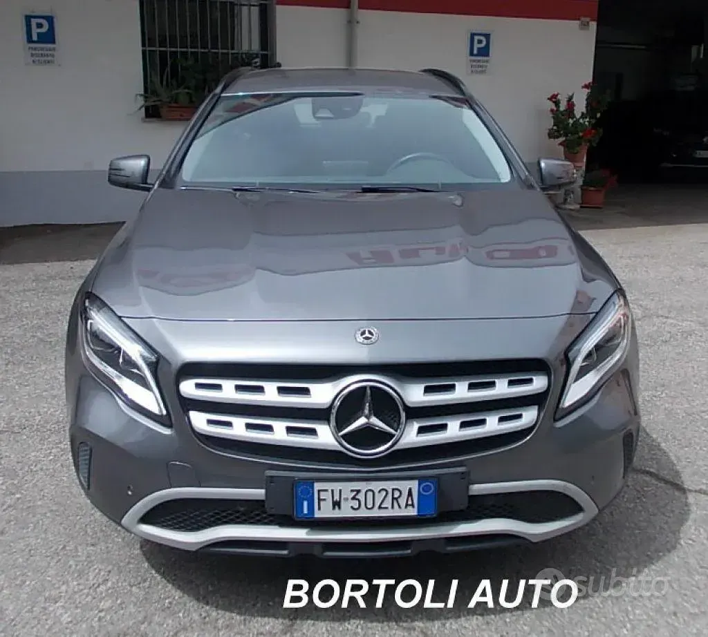 Usata Mercedes GLA200 Business 136 CV (100 kW) 2019 Grigio SUV