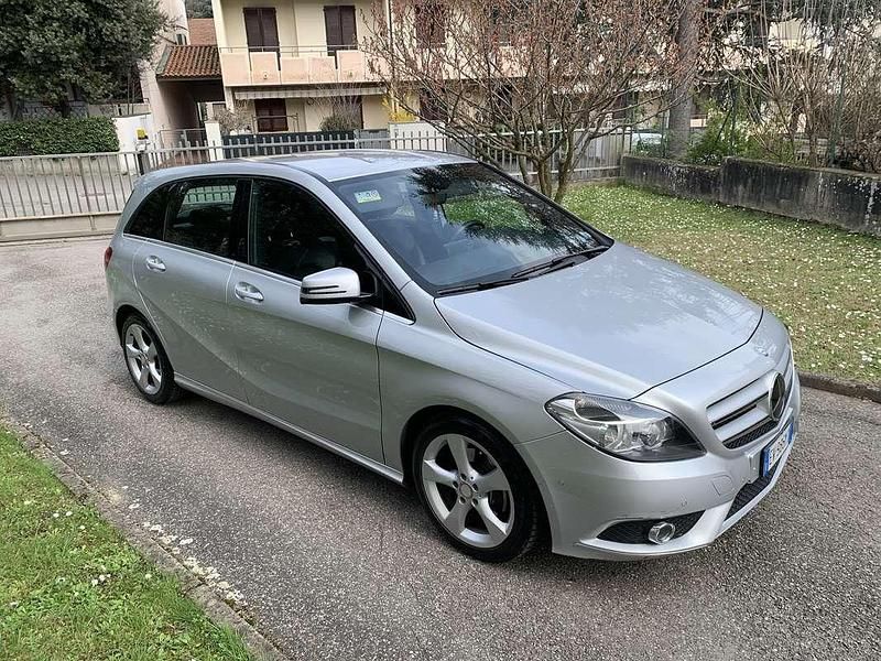 Usata Mercedes B180 Premium 109 CV (80 kW) 2013 Utilitaria