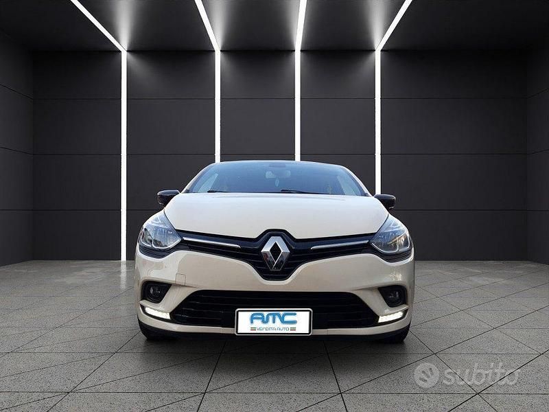 Beige Usata 2018 Renault Clio IV Tre volumi | 9499 € (Buon prezzo) - Immagine 1/4