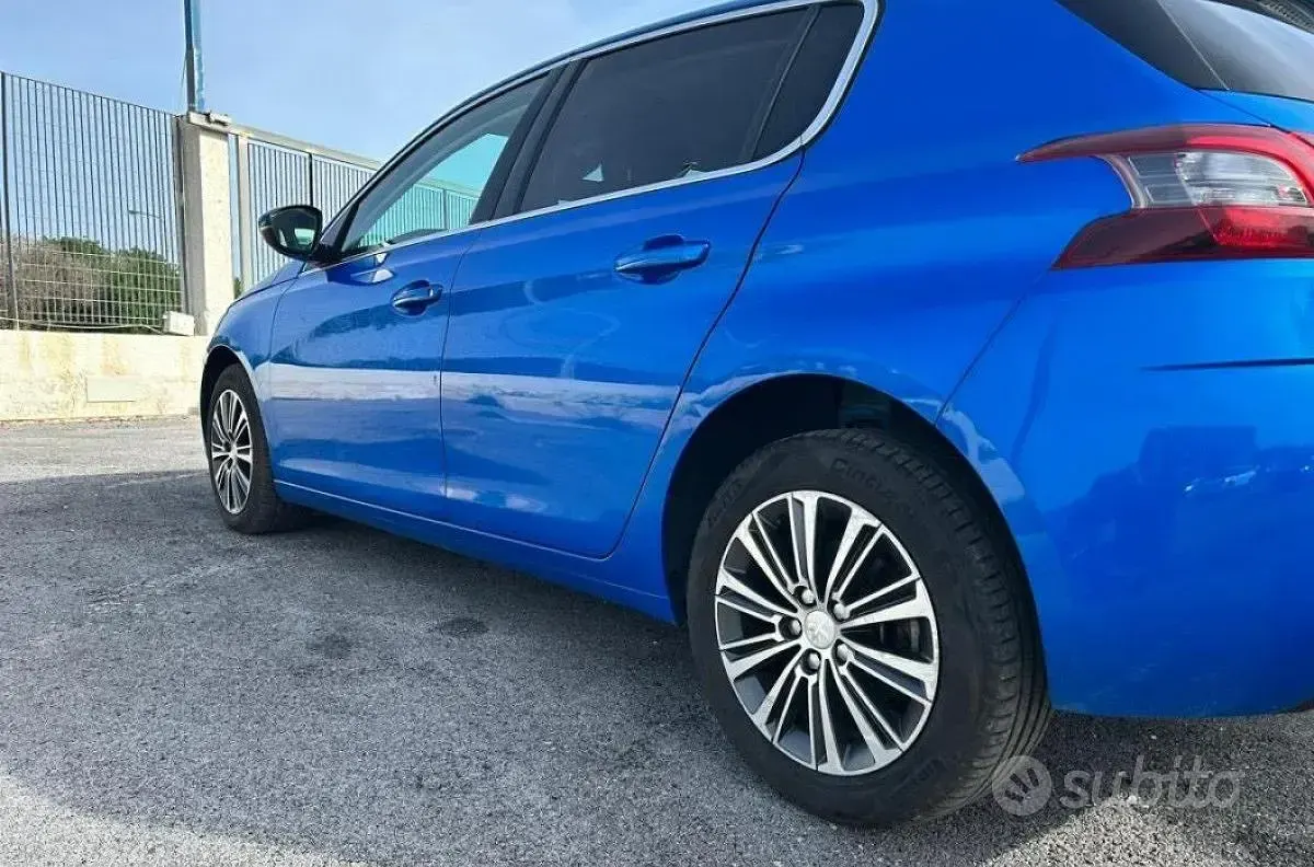 Usata Peugeot 308 Allure 130 CV (95 kW) 2021 Blu Berlina