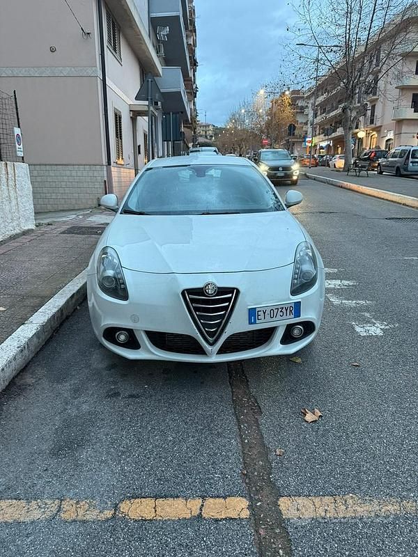 Usata 2015 Alfa Romeo Giulietta Distinctive Due volumi | 6000 € (Super prezzo) - Immagine 1/4
