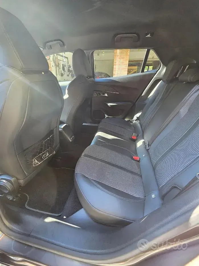 Usata Peugeot 2008 131 CV (96 kW) 2020 SUV