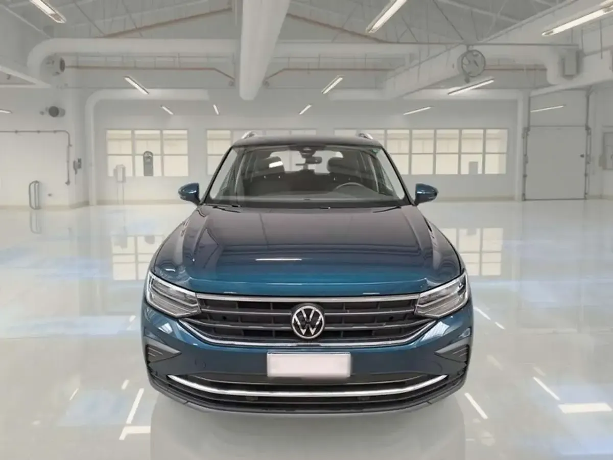 Usata VW Tiguan Life 131 CV (96 kW) 2021 Blu SUV