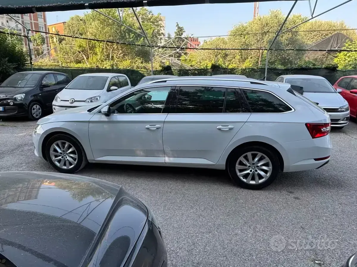 Usata Skoda Superb Executive 150 CV (110 kW) 2019 Bianco Station wagon