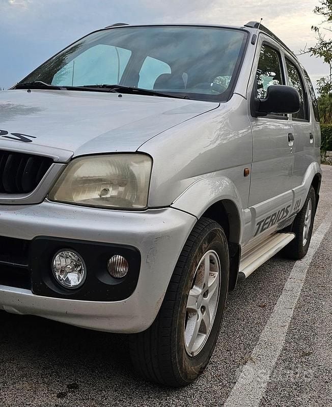 Grigio Usata 2003 Daihatsu Terios SUV | 4200 € (Buon prezzo) - Immagine 1/4
