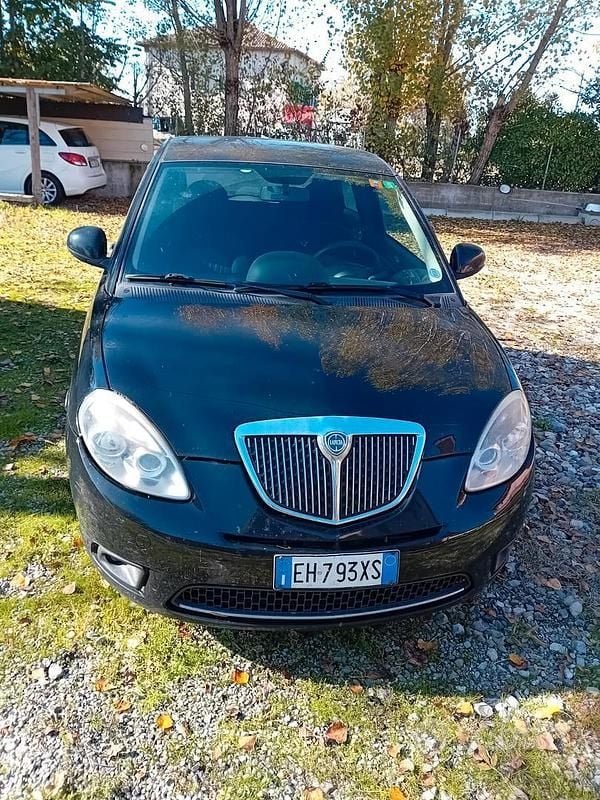 Nero Usata 2011 Lancia Ypsilon Due volumi | 1950 € - Immagine 1/4