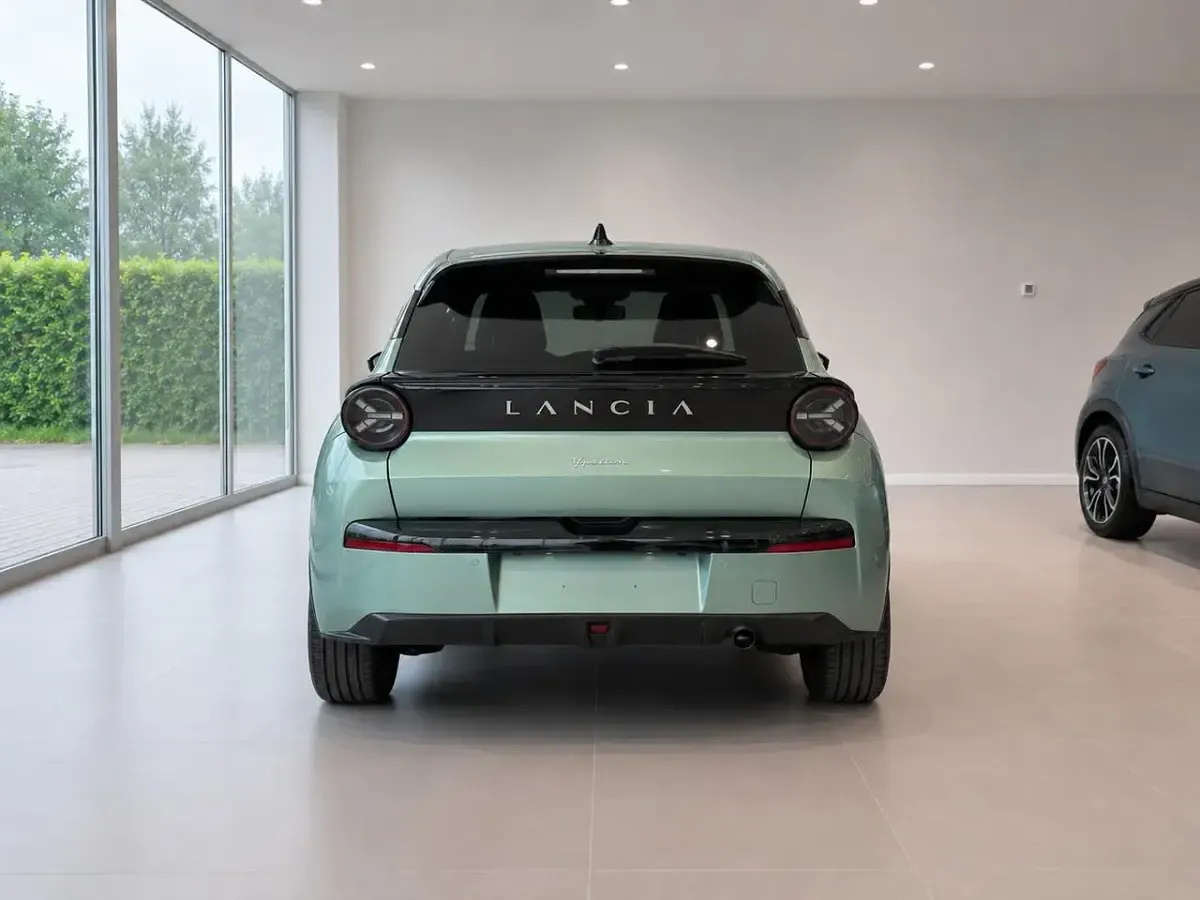 Usata Lancia Ypsilon 110 CV (80 kW) 2025 Verde Utilitaria
