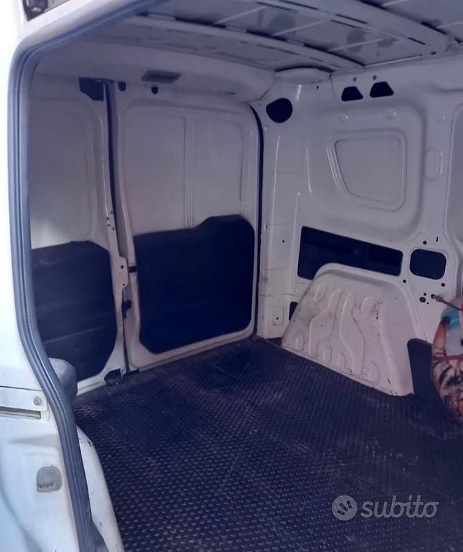 Usata Fiat Doblò 69 CV (50 kW) 2010 Bianco Monovolume