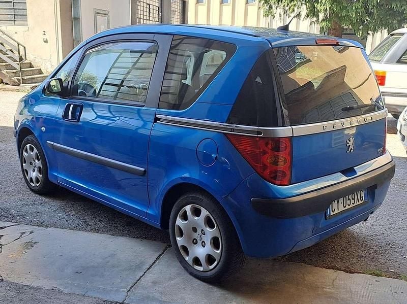 Usata Peugeot 1007 109 CV (80 kW) 2005 Blu/azzurro Monovolume