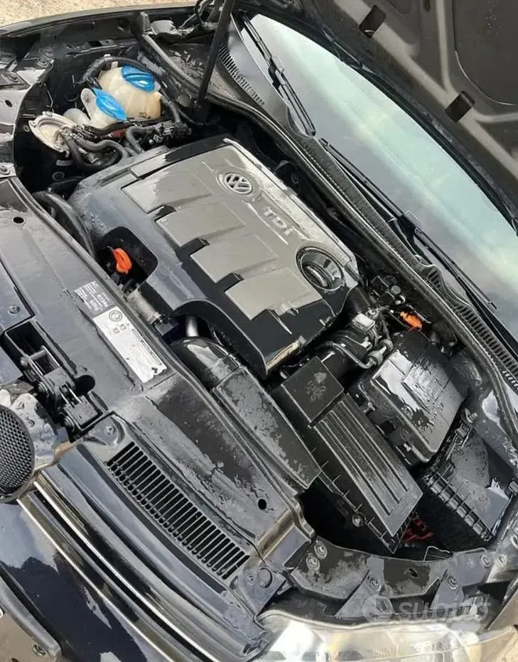 Usata VW Golf VI 105 CV (77 kW) 2011 Utilitaria