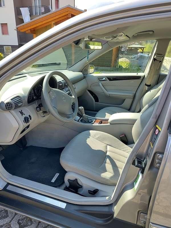 Usata Mercedes C220 Elegance 150 CV (110 kW) 2004 Beige Berlina