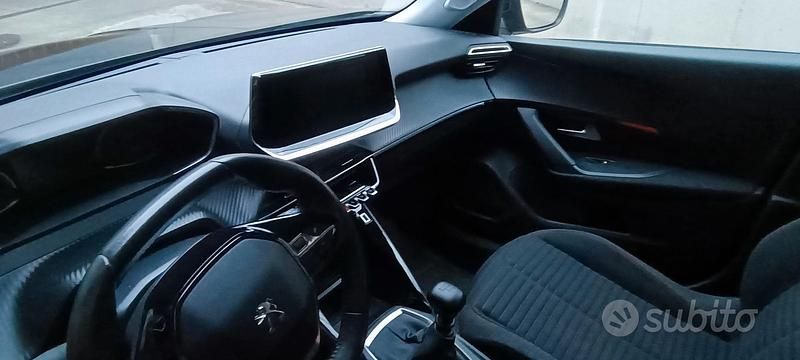 Usata Peugeot 2008 Active 101 CV (74 kW) 2020 Nero SUV