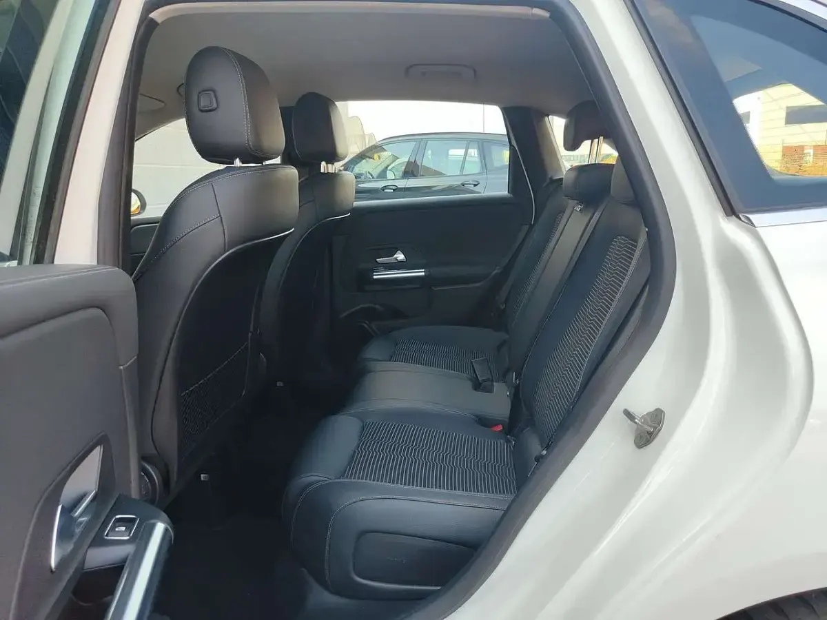 Usata Mercedes B180 116 CV (85 kW) 2022 Bianco Utilitaria