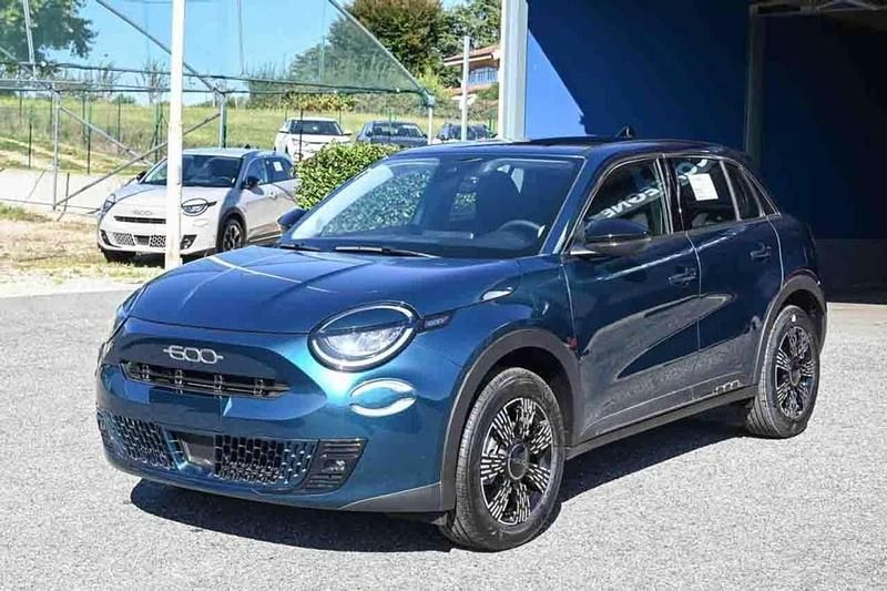Nuova Fiat 600 Pop 101 CV (74 kW) 2026 Blu SUV