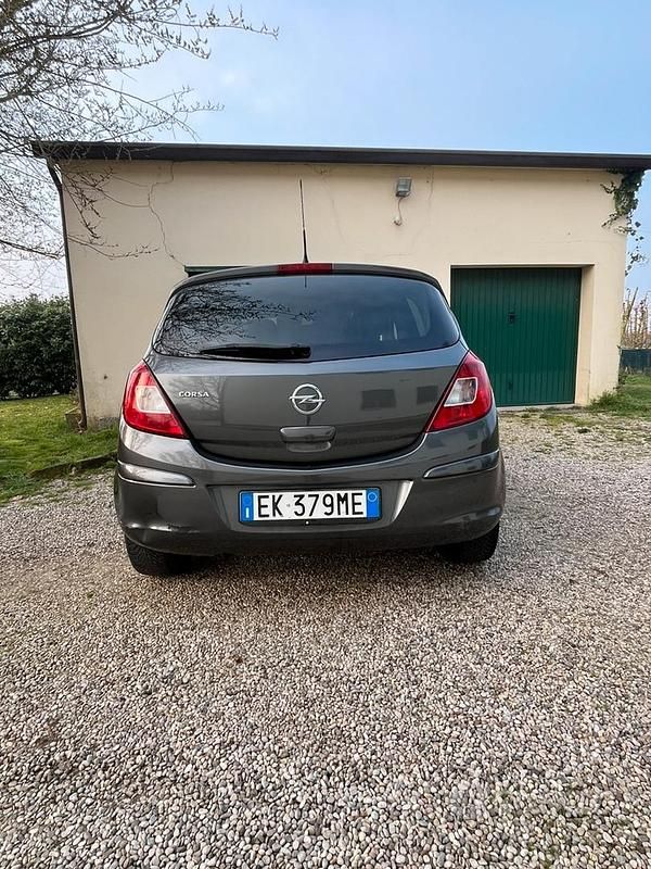 Usata Opel Corsa 85 CV (62 kW) 2012 Grigio Utilitaria