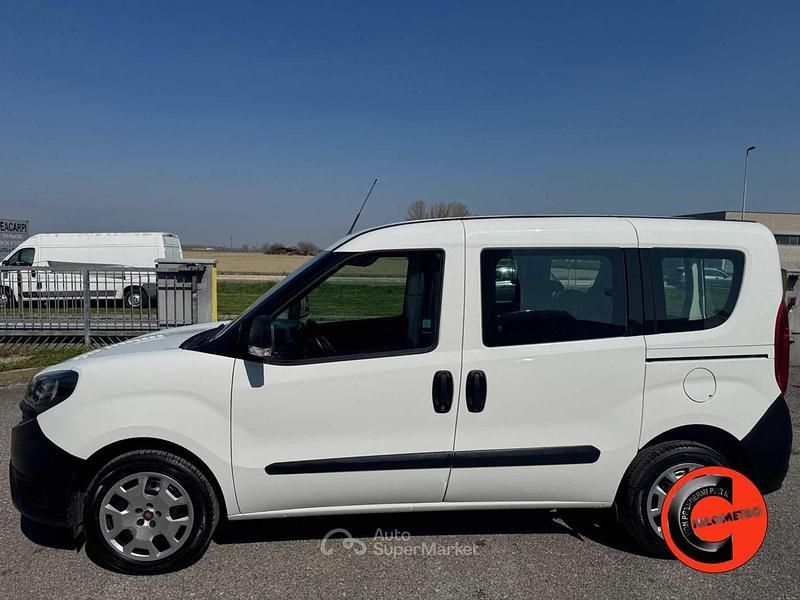 Usata Fiat Doblò 95 CV (69 kW) 2019 Bianco pastello Monovolume