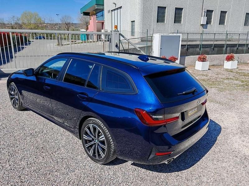 Usata BMW 318 150 CV (110 kW) 2022 Blu/azzurro Station wagon