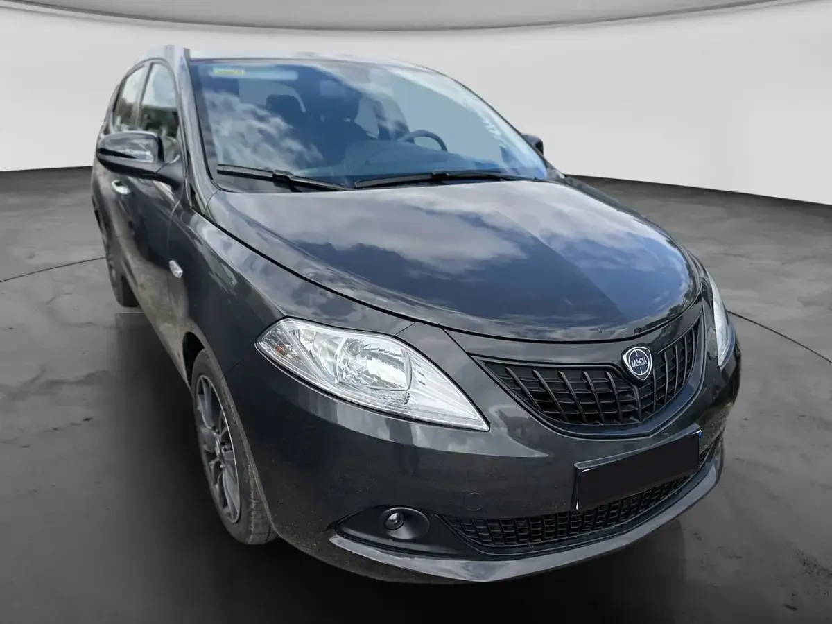 Usata Lancia Ypsilon Silver 70 CV (51 kW) 2023 Grigio Utilitaria