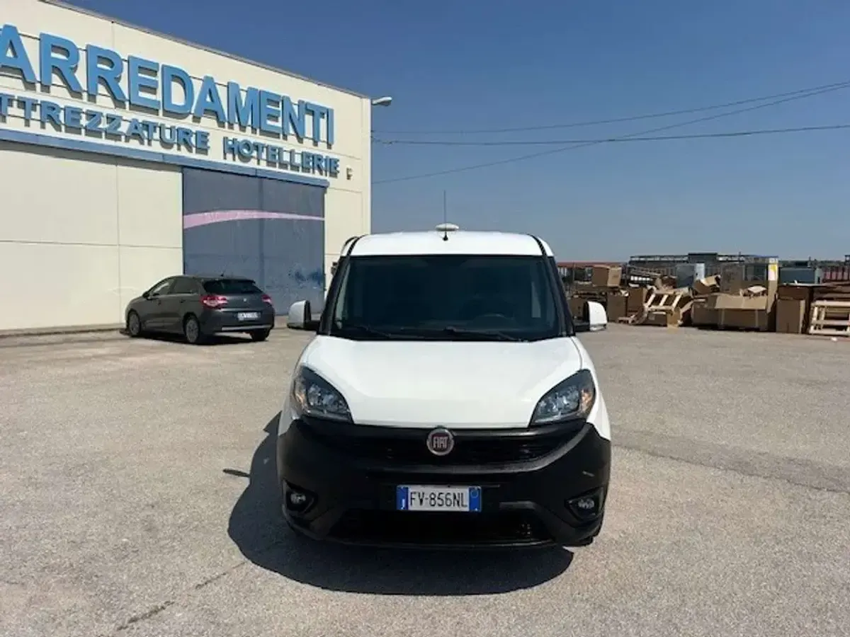 Usata Fiat Doblò Easy 120 CV (88 kW) 2019 Bianco Monovolume